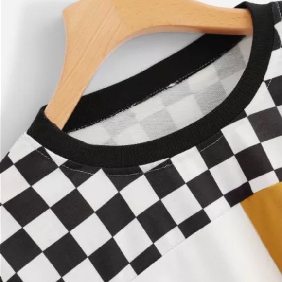 Checker color block cropped light sweat shirt. - Picture 3 of 6